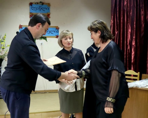 მასწავლებლის ეროვნულ დღეზე ჩოხატაურში 52 პედაგოგი დააჯილდოეს