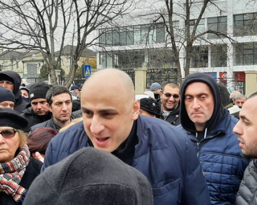 ნიკა მელია: ღარიბაშვილი  რაიონიდან რაიონში კვლავ იწყევლება  იწყევლება, იწყევლება, იწყევლება…