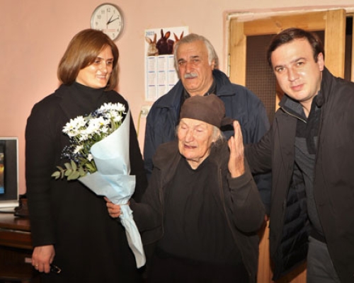 დავით შარაშიძე დაღუპულ გმირთა ოჯახებს ეწვია