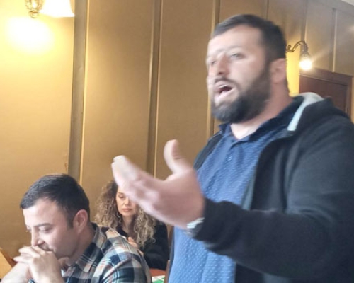 „თითო ძირი 30 სმ არის“: ოზურგეთის საკრებულოზე ჩხუბის ახალი თემა მარიხუანაა