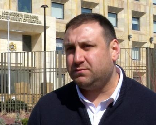 “ცეცხლის ფასი უკიდია პროდუქტს”- მთავრობის ადმინისტრაციაში ქვითრები მიიტანეს