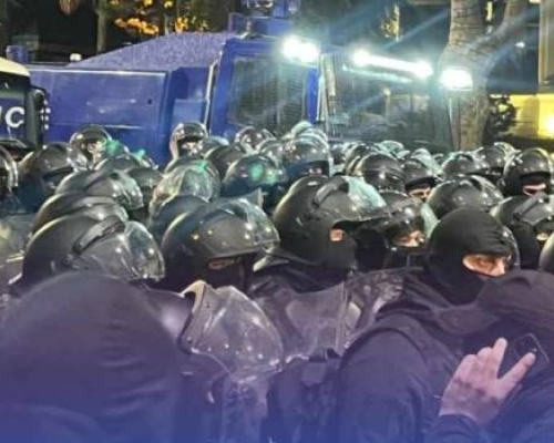 კაცი, რომელმაც დევნილთა სააგენტოს ეზოში თვითდაზიანება მიიყენა, საავადმყოფოში გარდაიცვალა