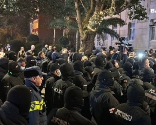 ბათუმში დააკავეს აქციის 5 მონაწილე, მათ შორის გიორგი კირთაძე და ელენე ხოშტარია