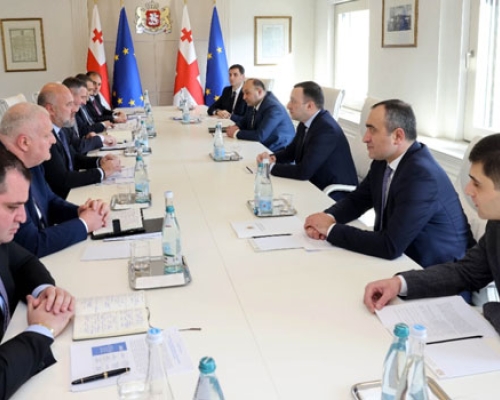 პრემიერი  სახელმწიფო რწმუნებულებს და  მერებს შეხვდა – რა განიხილეს შეხვედრაზე