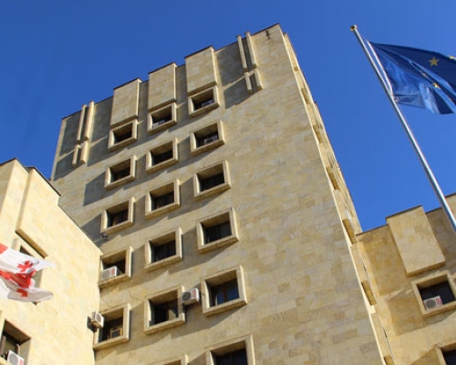 დამამძიმებელ გარემოებაში მშობლების მკვლელობა-პროკურატურამ პირს ბრალდება წარუდგინა