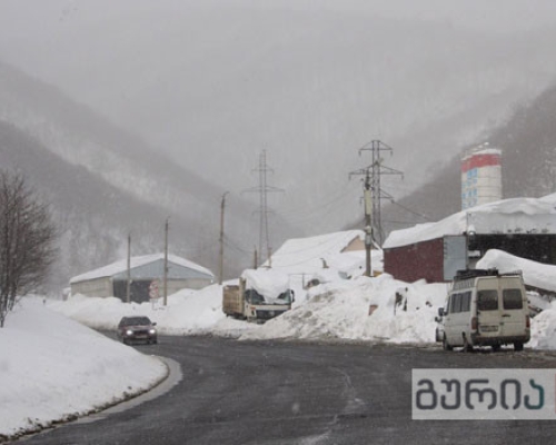 რიკოთზე თოვს, თუმცა, გზა სრულიად გაწმენდილია