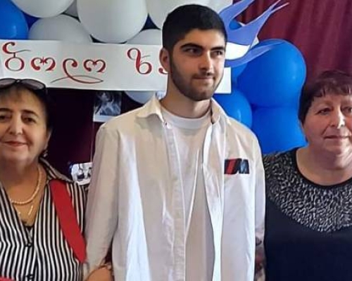 ვაჟა კვინიკაძე სოფელ ლაშის საჯარო სკოლის ერთადერთი კურსდამთავრებულია