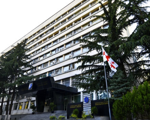 კომერციული მოსყიდვის და ყალბი დოკუმენტის  დამზადება- გასაღების ფაქტი გამოავლინეს