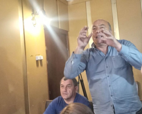 დავა და ჩხუბი ოზურგეთის საკრებულოს სხდომაზე