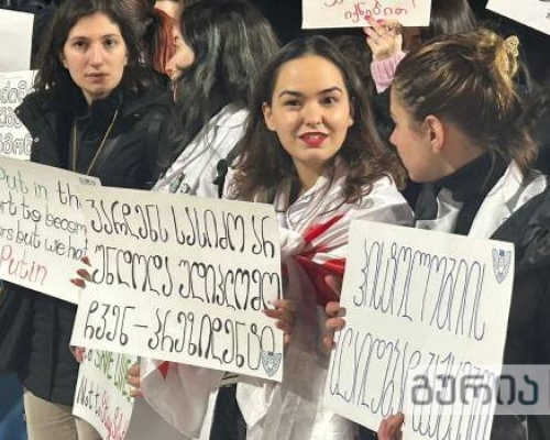 სამედიცინოს სტუდენტები ვაკის პარკთან იკრიბებიან