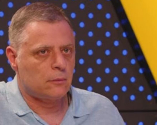 სპორტული კომენტატორის, სანდრო ცნობილაძის სახლში რეჟიმის პოლიცია შევიდა