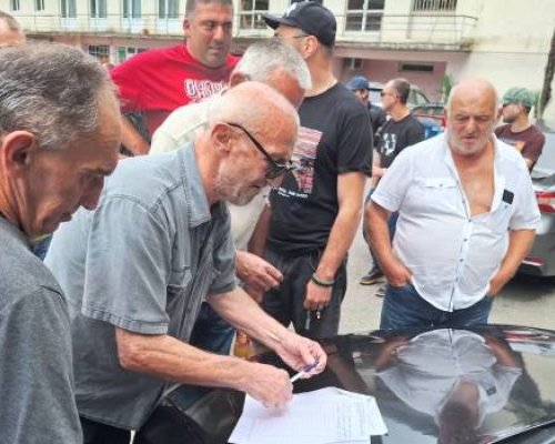 “სოფელში არის ერთი ჰესი და არავინ არაფერს გვეხმარება”