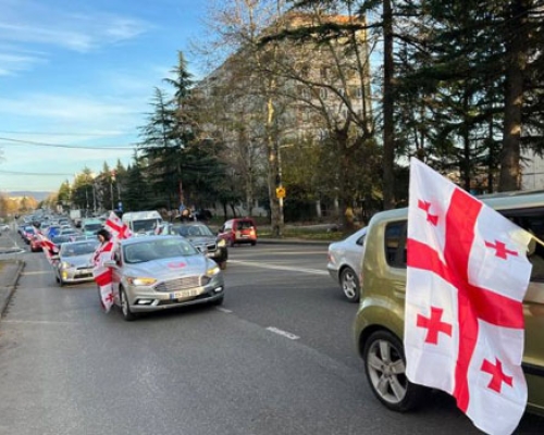 “არა რუსულ ხელისუფლებას, ჩვენი არჩევანი ევროპაა!” _ ქუთაისში ავტომსვლელობა გაიმართა
