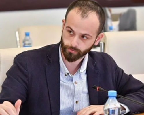 ვახუშტი მენაბდე – ხელისუფლება ცდილობს მუქარით ოპოზიცია დაითანხმოს პარლამენტში შესვლაზე