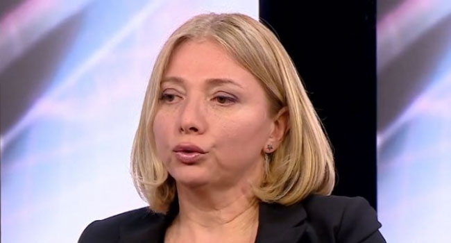 “შეეშინდა ამ ”ბებერმა” ქალმა ჩამჭრელი კითხვა არ დამისვასო” – რას წერს თეა გოდოლაძე