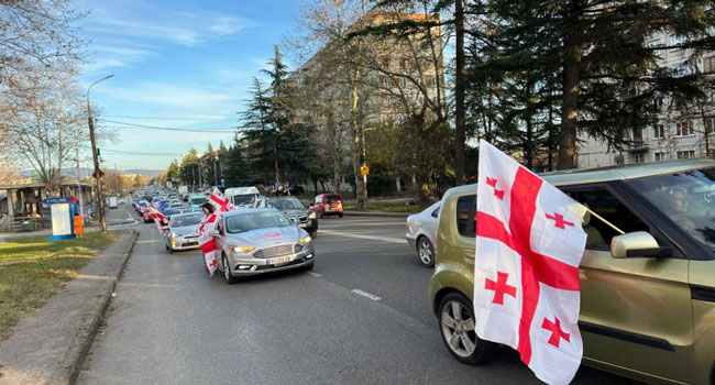 “არა რუსულ ხელისუფლებას, ჩვენი არჩევანი ევროპაა!” _ ქუთაისში ავტომსვლელობა გაიმართა