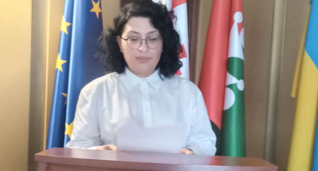 „ხაბეიშვილმა რკო არ მოისხას და ღორმა არ შეჭამოს“: კითხვების პასუხი  ოზურგეთის საკრებულოში
