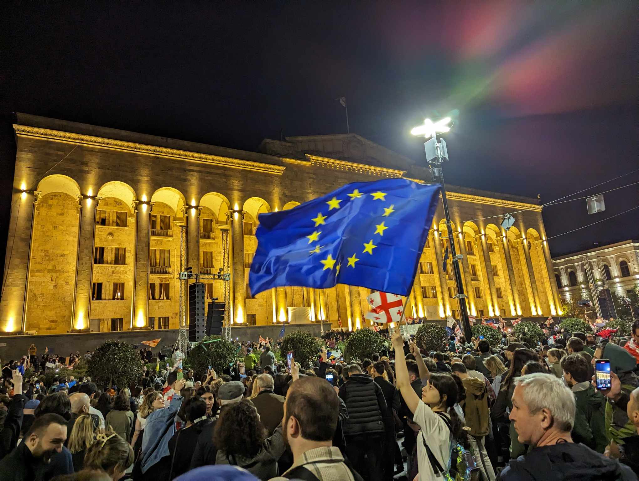Legal Issues Committee Endorses Russian Law Amid Massive Popular Protest