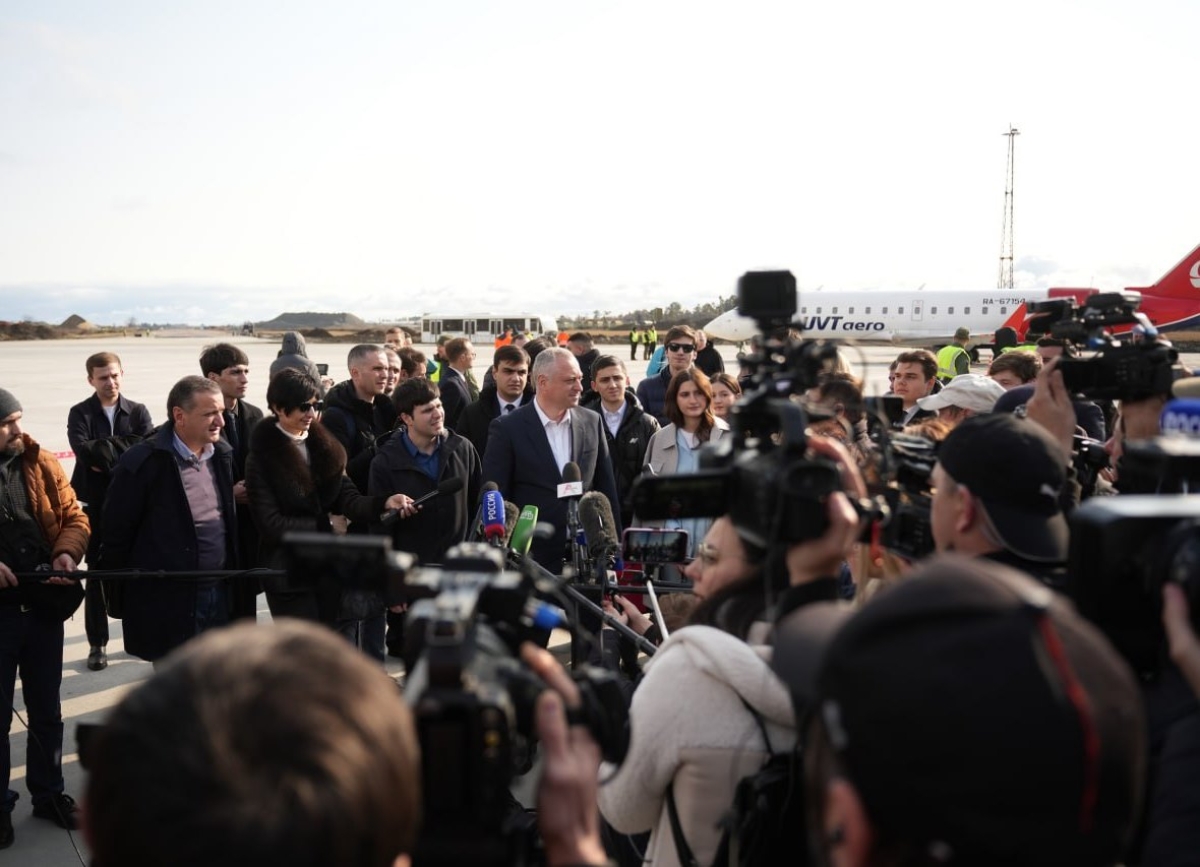 Russian Passenger Jet Lands at Sokhumi Airport as  Official Tbilisi Remains Silent
