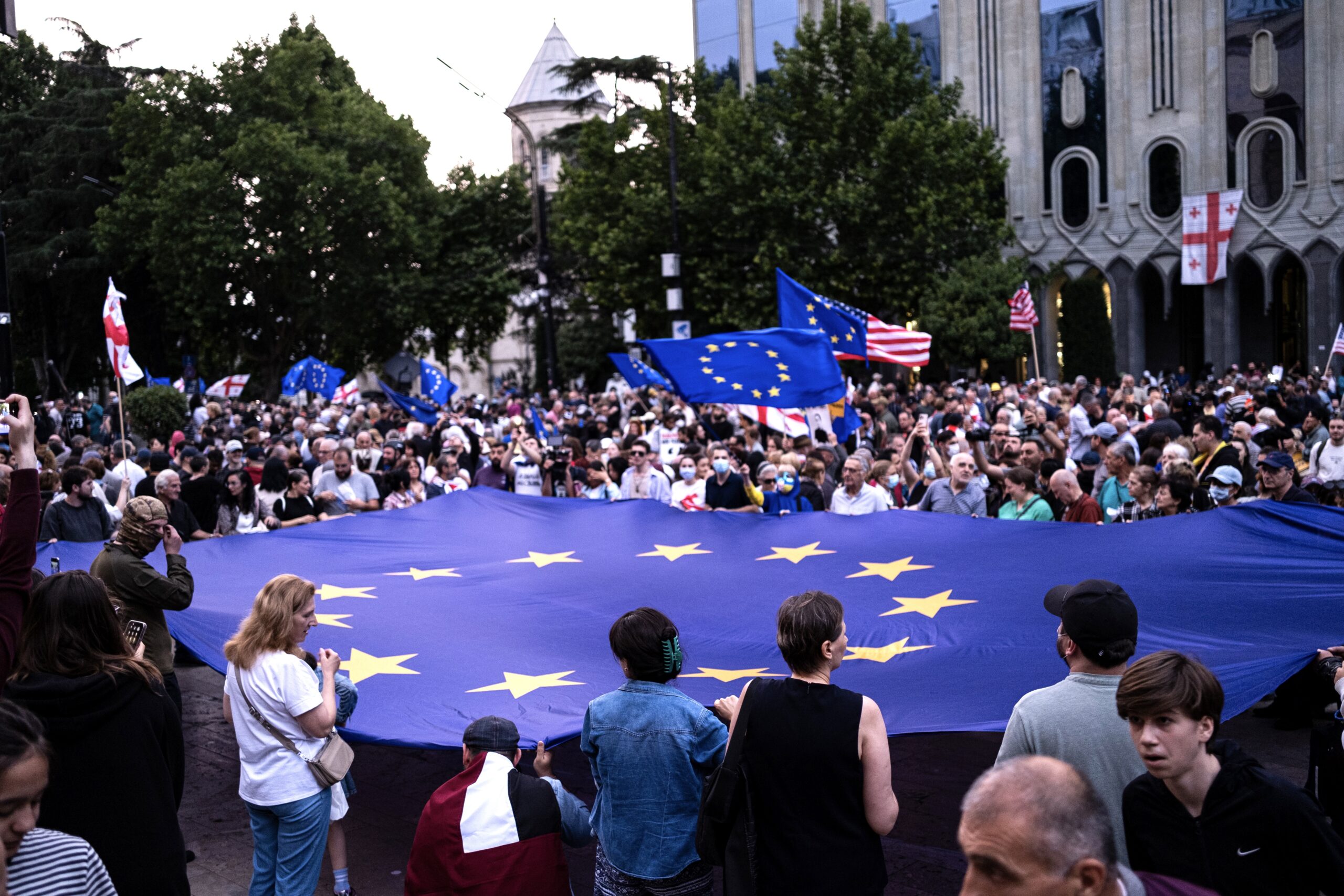 EU Parliament Backs Easier Suspension of Visa-Free Travel Amid Concerns Over Georgia