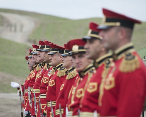 At Army Day, Commander-in-Chief Issues Strong Rebuke to Government, PM Speaks “Treason”