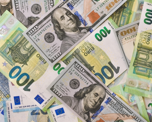 Central Bank Keeps Key Rate at 10%